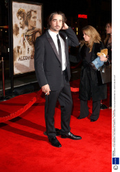 Колин Фаррелл (Colin Farrell) Alexander at the world premiere, in Hollywood, 16.11.2004 (83xHQ) 23GLzEmE