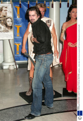 Колин Фаррелл (Colin Farrell) Madame Tussauds Wax Museum, New York City, 23.11.2004 (69xHQ) MksAtqWS